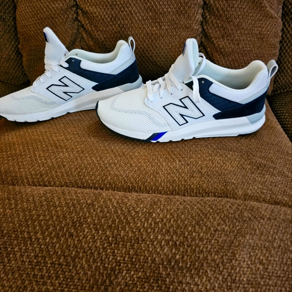 NB Sneakers